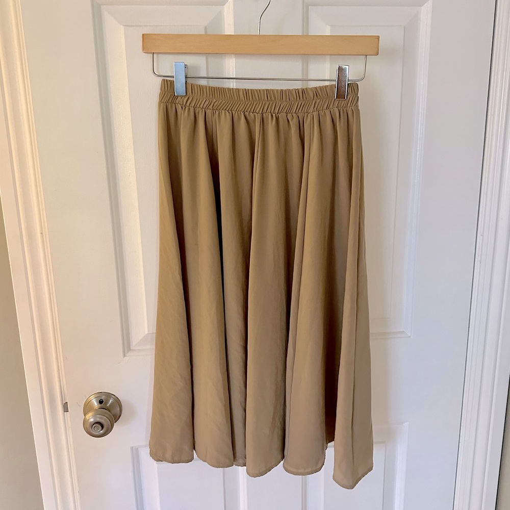 MIMU MAXI PEEK SKIRT “SILKY” (TAN)